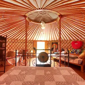 Glamping Kikiki Yurta, Guisguey